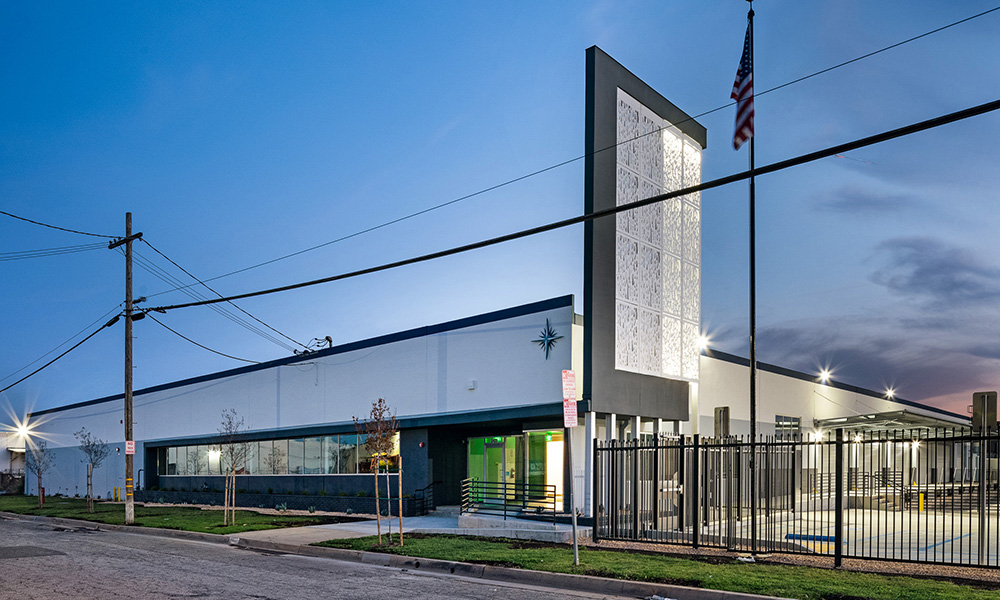 2425 Saybrook Ave Building Photo